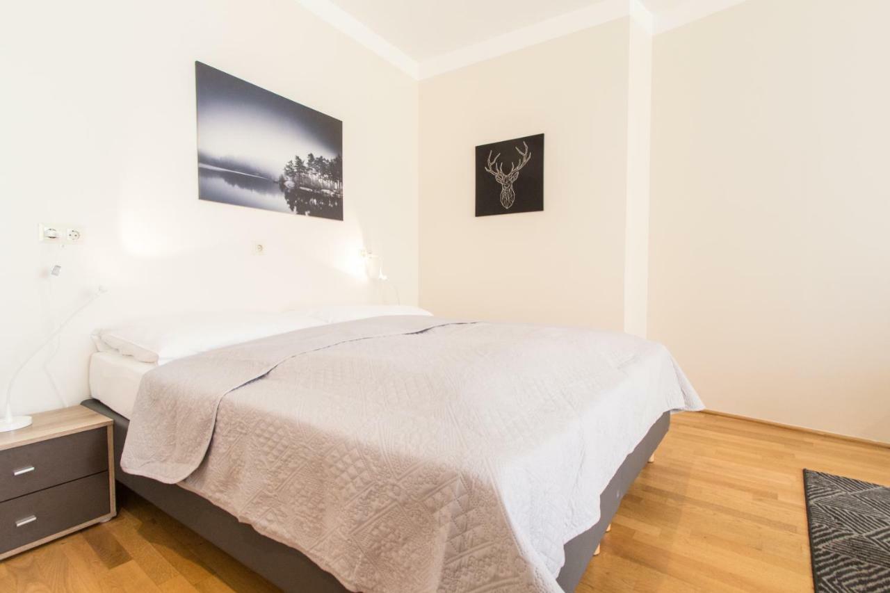 Apartment Kaiserstrasse Vienna Luaran gambar